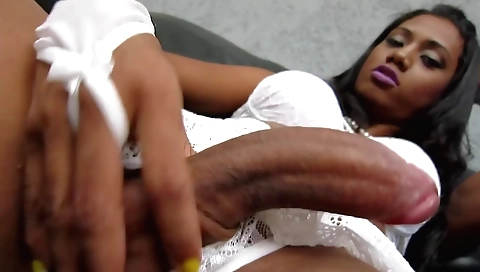 Hotie enjoys her boyfriend's pussy is