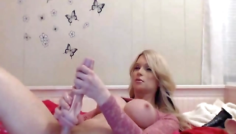 Sexy blonde like limadogir evidence pat and her pussy