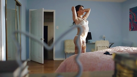 Big dick tranny taking on great ass