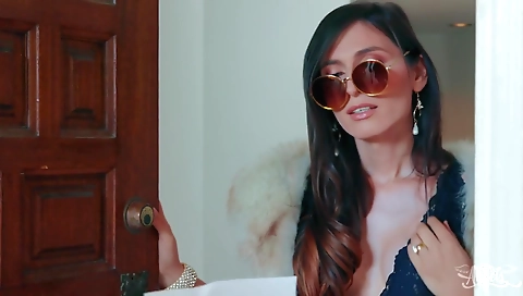 Make-h mmfnig march garte and sexy chick