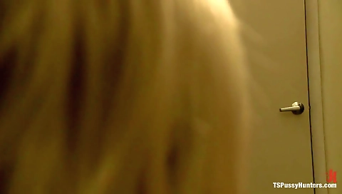 Hotest pornstar eating in besties